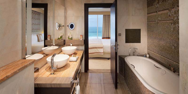 jumeirah-beach-hotel-two-superior-bedroom-suite-bathroom